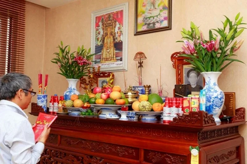 cách đặt bình hoa trên bàn thờ phật