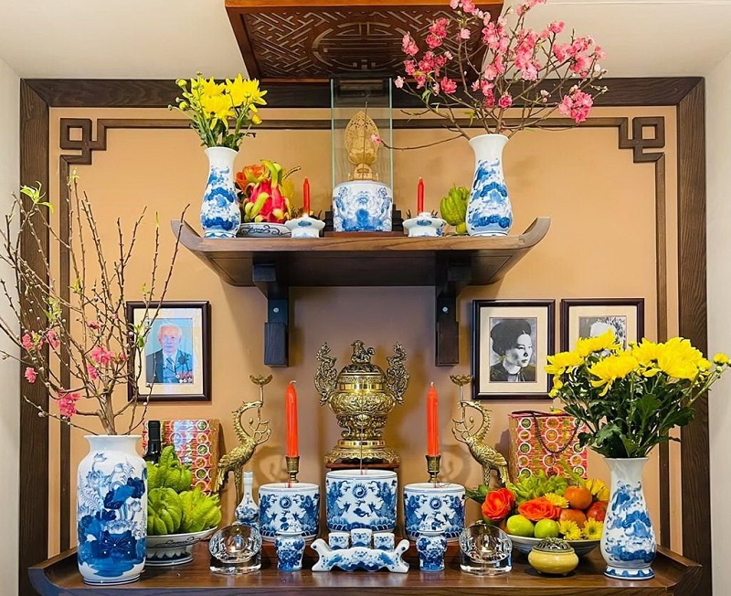 Cắm Hoa Cúc Bàn Thờ: Ý Nghĩa, Cách Cắm Đúng Phong Thủy Và Những Lưu Ý Quan Trọng 6 9+ Cách cắm Hoa Cúc Bàn Thờ: Ý Nghĩa Tâm Linh Sâu Sắc