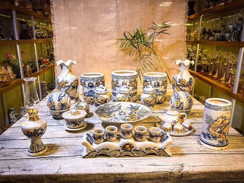 Bàn thờ gia tiên có mấy bát hương