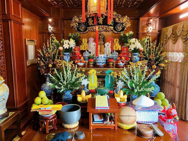 An Nhập Hương Linh lên bàn thờ gia tiên