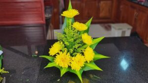 cách cắm hoa bàn thờ đơn giản