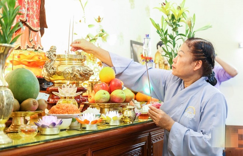  cách chuyển bàn thờ vong lên bàn thờ gia tiên